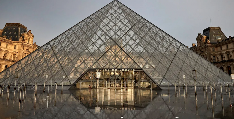 Claire Silver, an NFT artist who uses AI for her projects, confirms the debut of her new collection at the Louvre Museum.